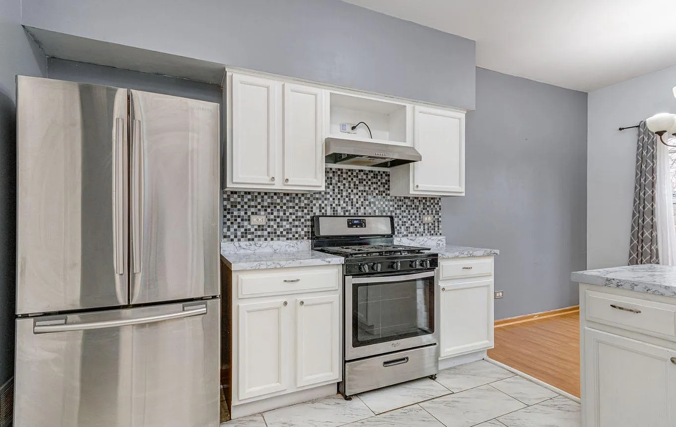 4023 Oak Tree Ln — Photo 4