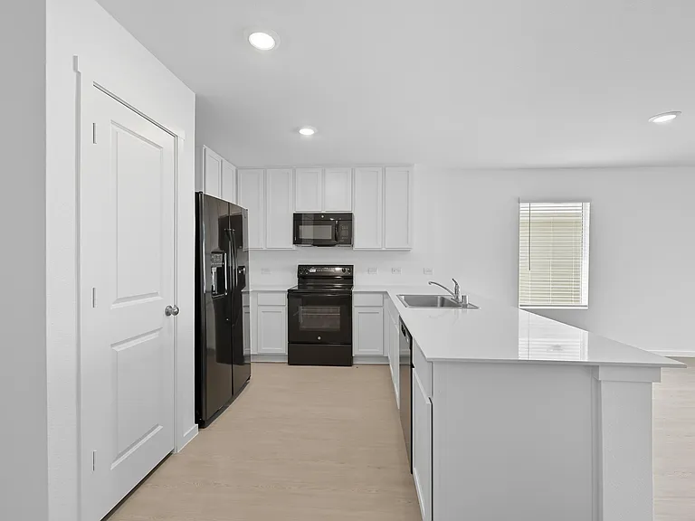 638 Montclaire Ave — Photo 5