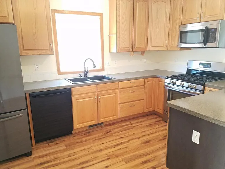 214 E Iowa Ave — Photo 13