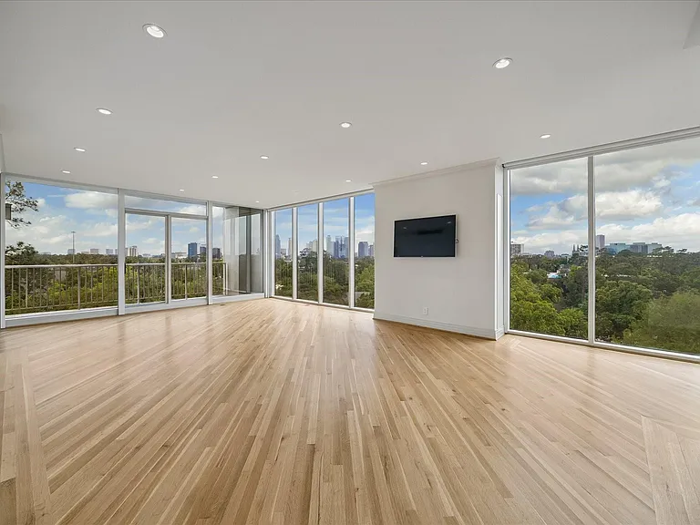 121 N Post Oak Ln #706 — Photo 4