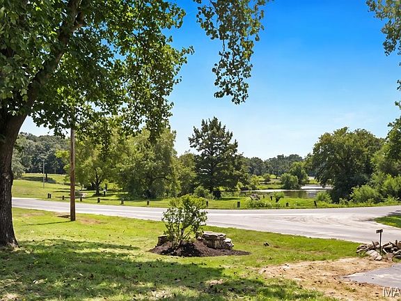 3rd image of 325 Lake Shore Dr