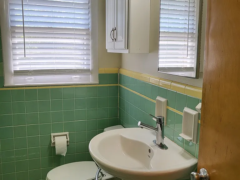 vintage yet updated full bath.