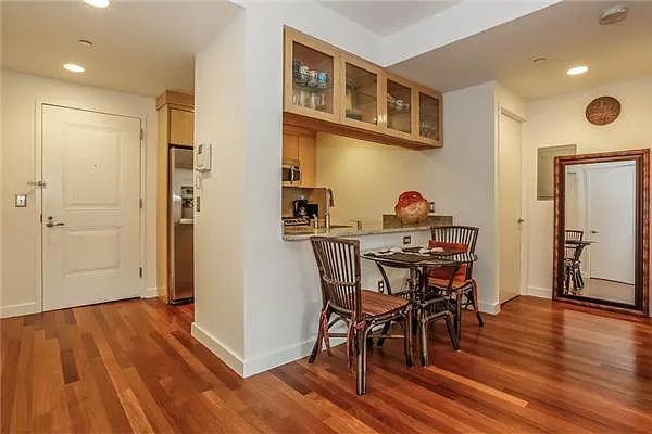 Sold by Avenue Sotheby's International Realty | media 9