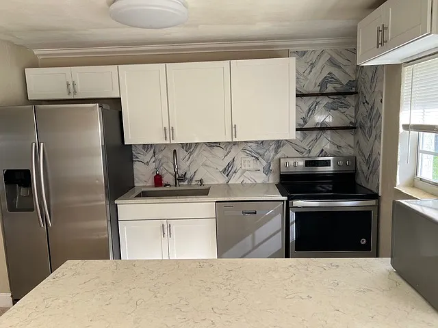 2831 NE Savannah Rd — Photo 13