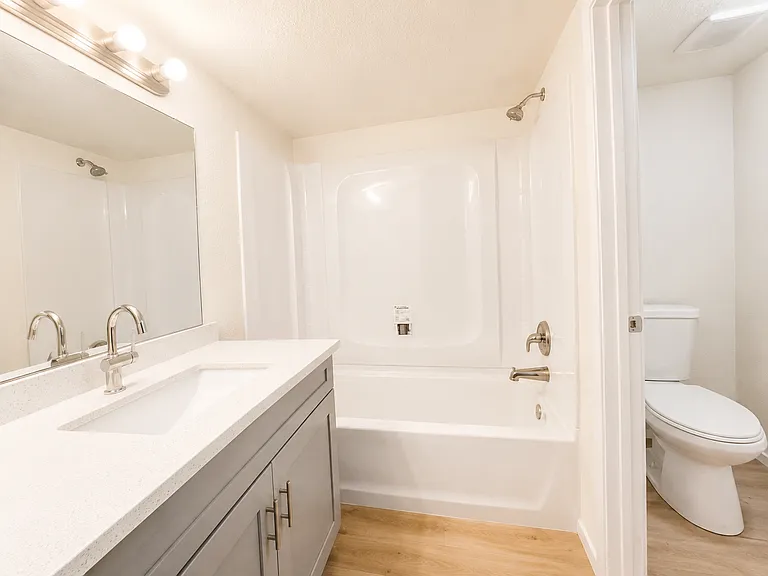 8582-8598 Tamarind Ave — Photo 8