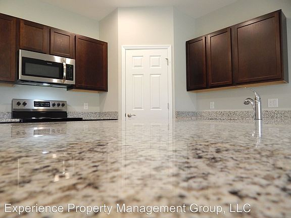 4th image of 535 SE 8th St