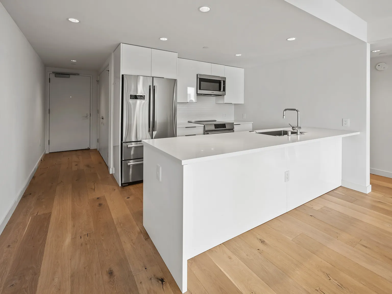 1 bed, 703 sqft, $3,700 — Photo 2