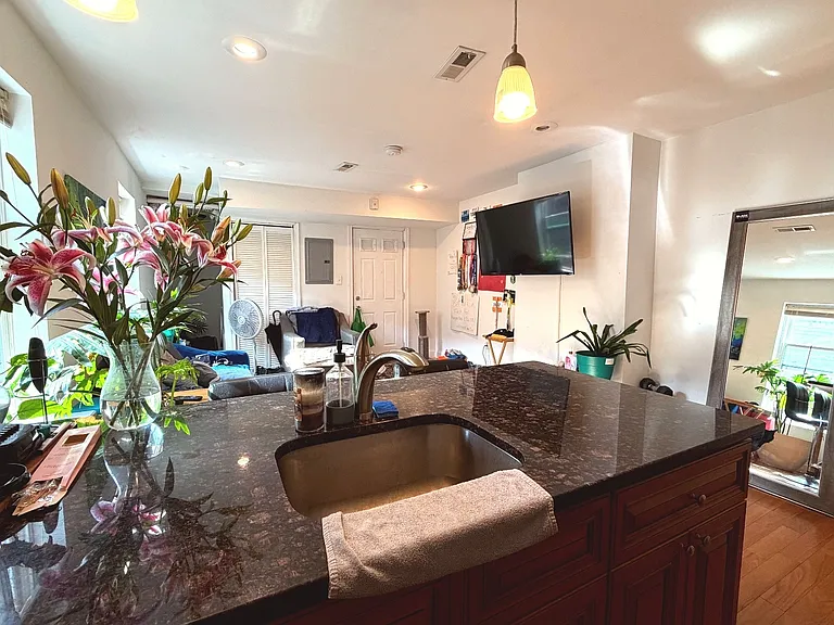 1531 W Girard Ave #3R — Photo 6