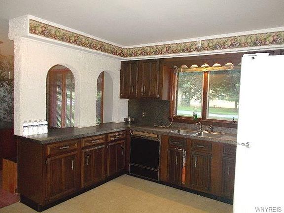 2nd image of 15200 Armes Ct