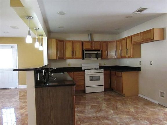 3rd image of 3108 Blanchard Dr
