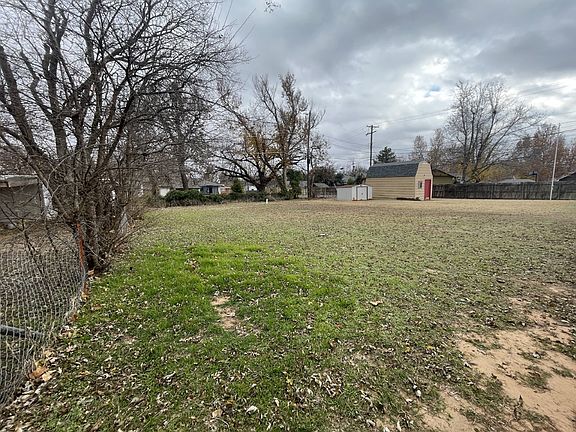3rd image of 621 S 8th Street Dr
