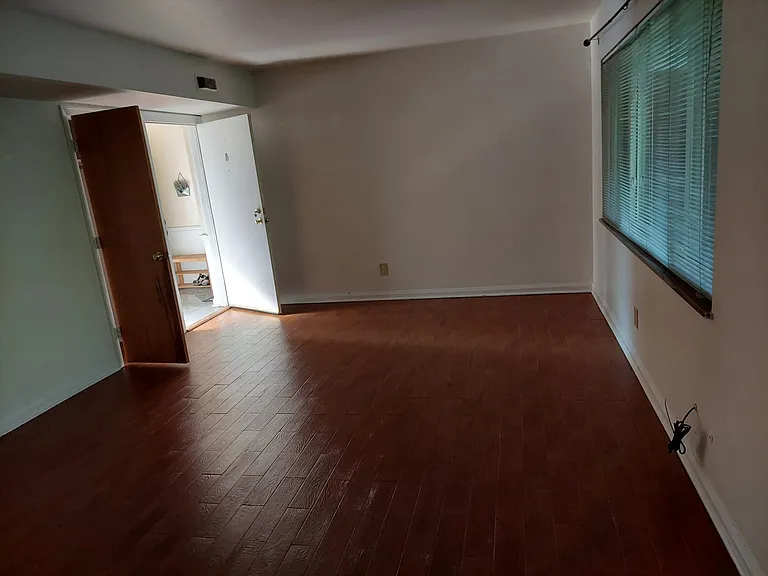 2827B Charing Rd — Photo 10