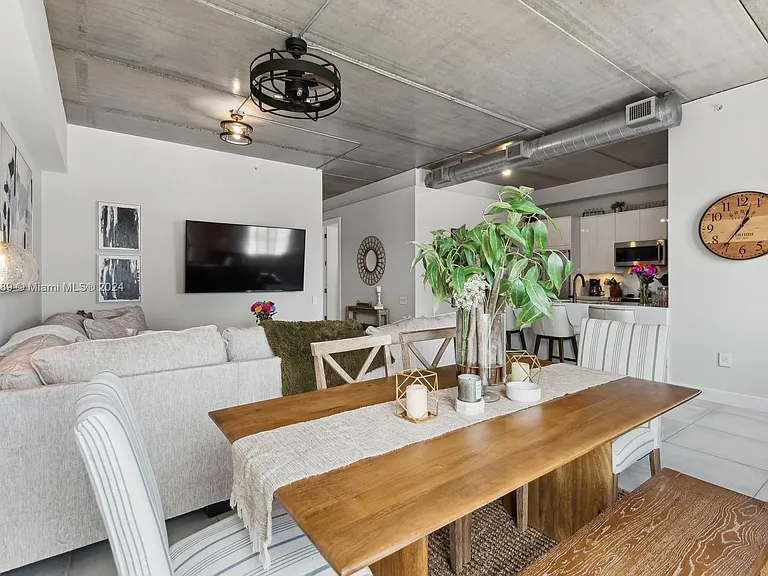 111 SE 2nd St #201 — Photo 9