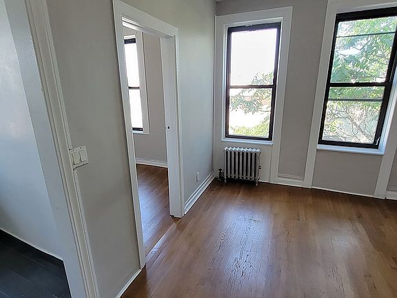 3rd image of 307 12th St APT 24