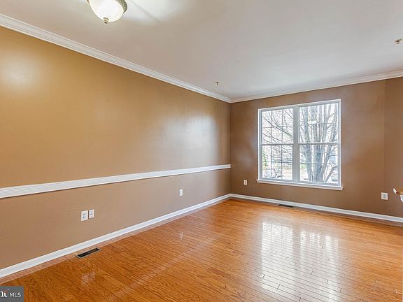 5th image of 217 Mary Jane Ln