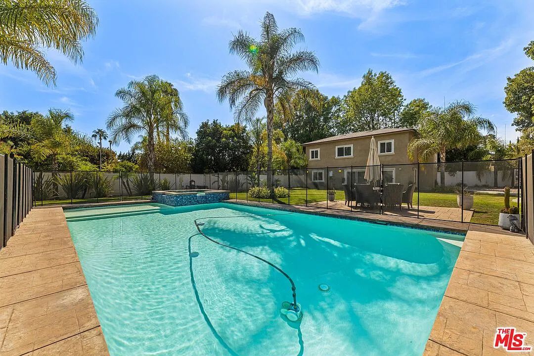 8 bed, 5.5 bath, 5683 sqft, $18,000 — Photo 1