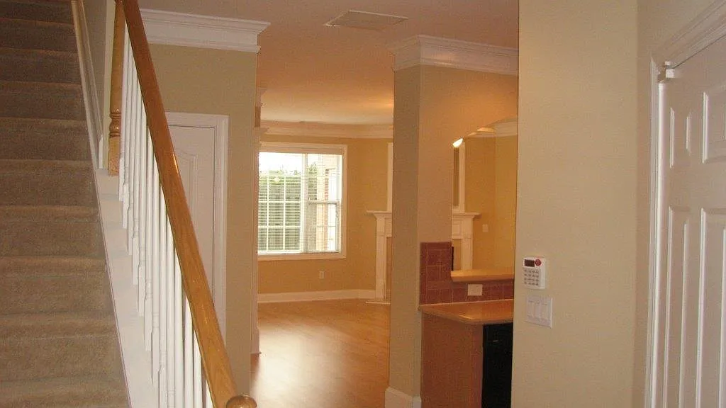 3 bed, 2.5 bath, 1872 sqft, $2,300 — Photo 4