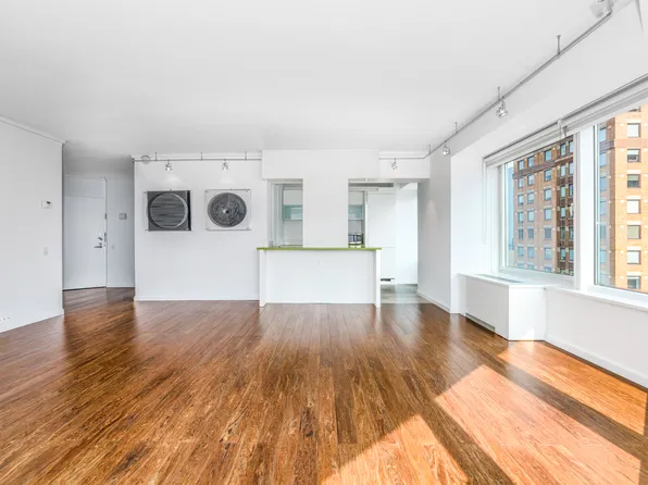 150 West 56th Street image 2 of 16