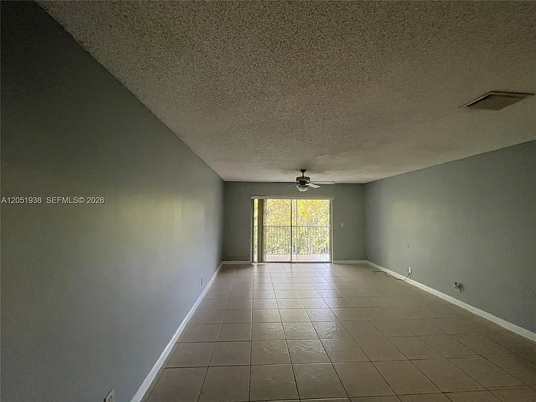 2740 Forest Hills Blvd #202 — Photo 7