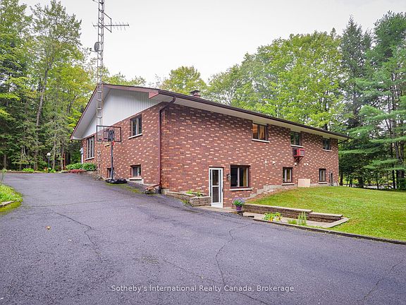 4th image of 55 Denniss Dr