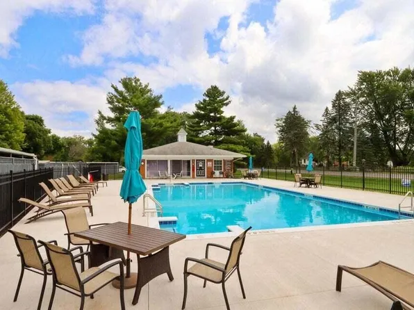 350 County Road B #7, Fontana, WI 53125