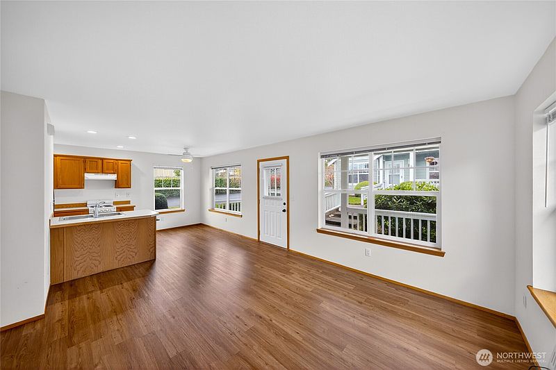 5th image of 161 W Whidbey Avenue #38