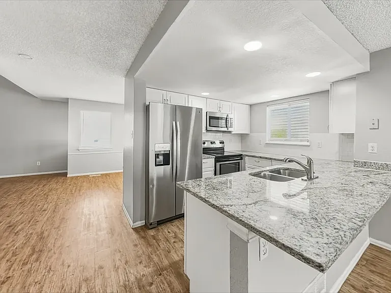 12724 Glencoe St — Photo 12