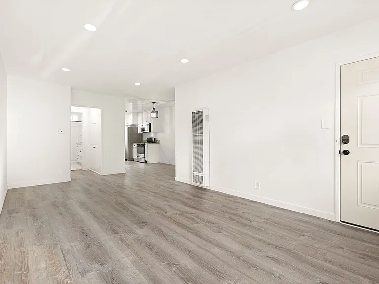 (Sr/Eu/Yo:B) 3280 Provon Lane — Photo 4