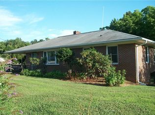 2038 Glovenia Dr, Winston Salem, NC 27127