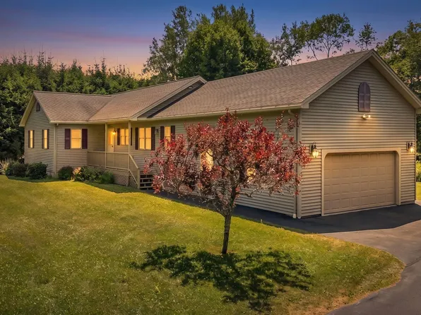 9 Oak Run, Owls Head, ME 04854