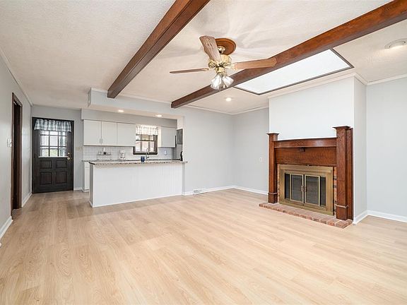 4th image of 1517 Springdale Dr