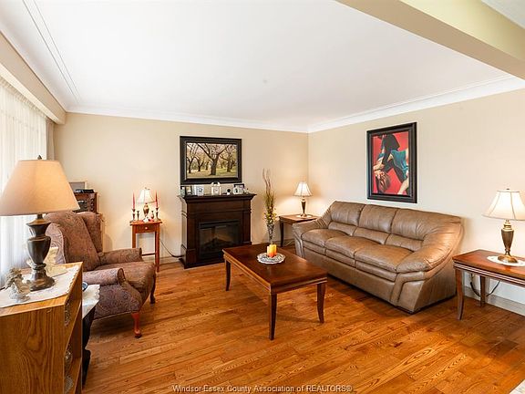 5th image of 2444 Rivard Ave