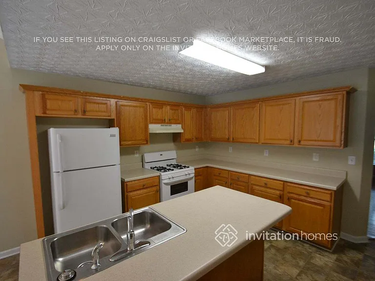 1456 Gates Cir SE — Photo 3
