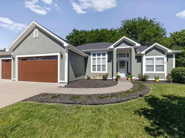 21301 Noble St, Spring Hill, KS 66083