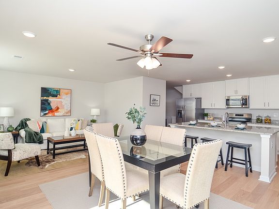 4th image of 475 E Lanier Ave #36
