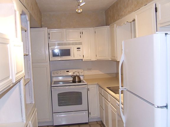4th image of 2233 E Cambridge Ave