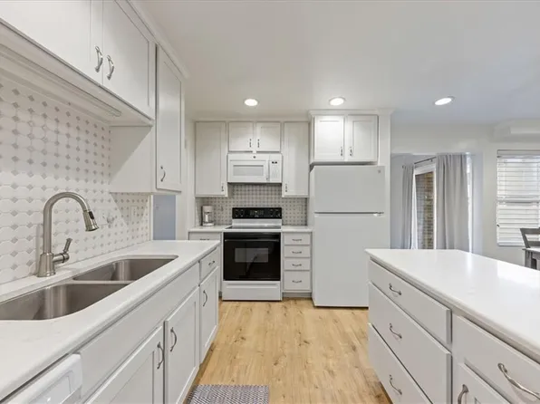 10124 W 96th St APT A, Overland Park, KS 66212