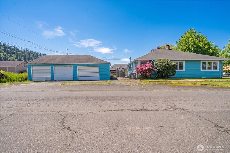 3rd image of 2701 Sumner Avenue