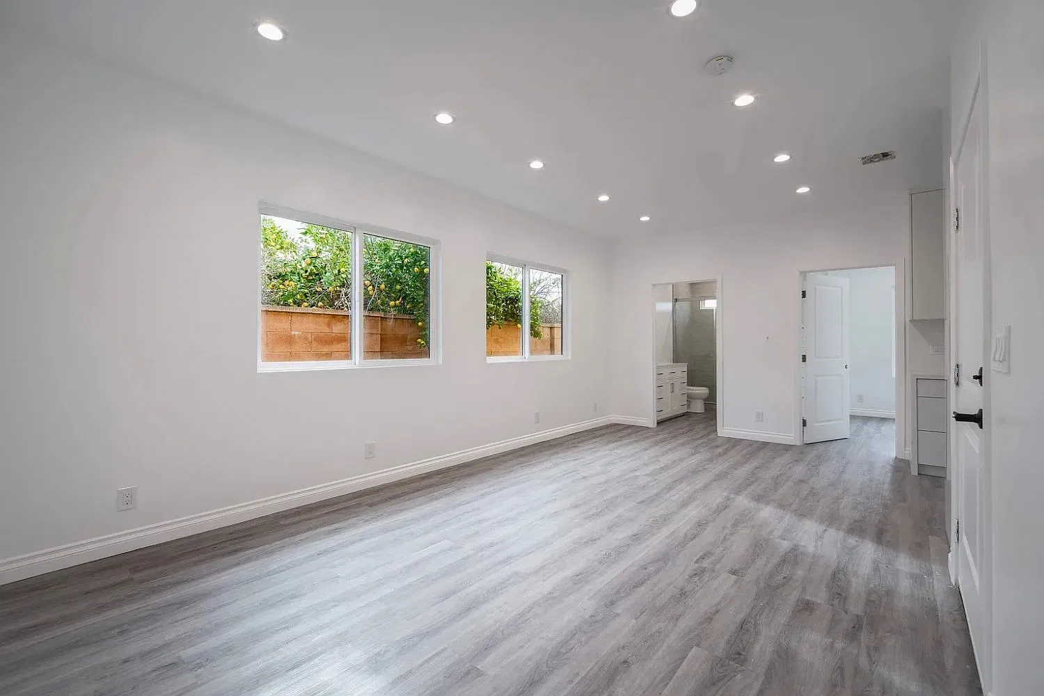 2 bed, 700 sqft, $3,500 — Photo 4