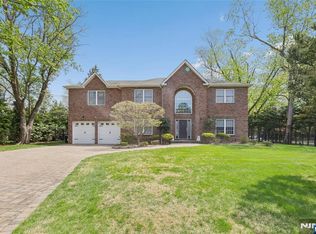 4 Leoson Pkwy, Old Tappan, NJ 07675