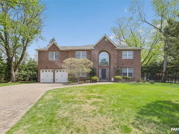 4 Leoson Pkwy, Old Tappan, NJ 07675