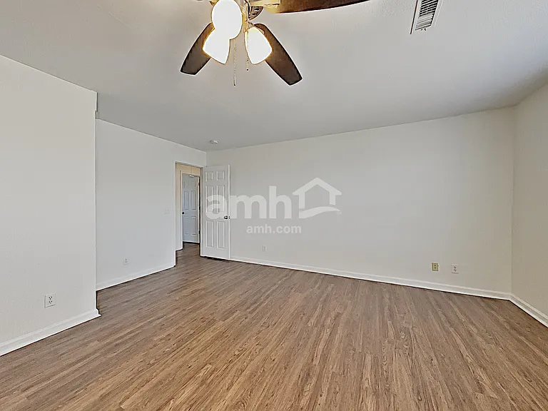 2148 Spring Hill Cir — Photo 9