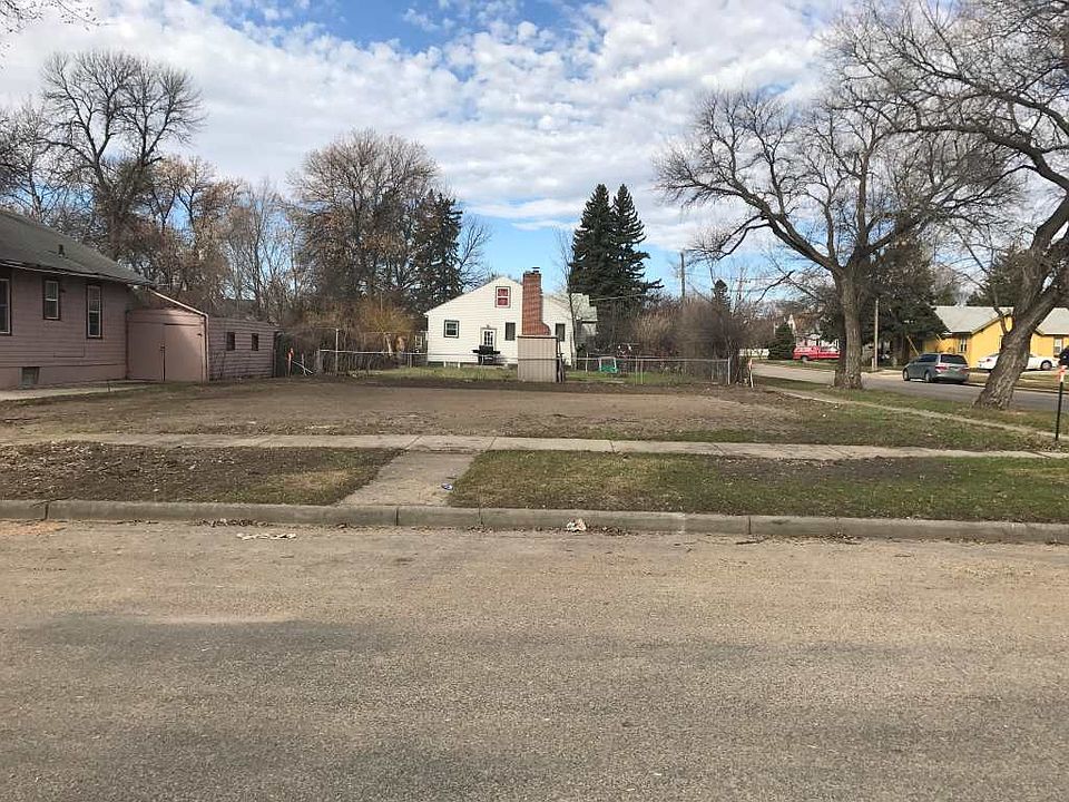 2nd image of 811 Main St N