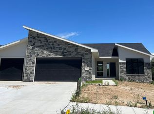 19822 Briar St, Gretna, NE 68028