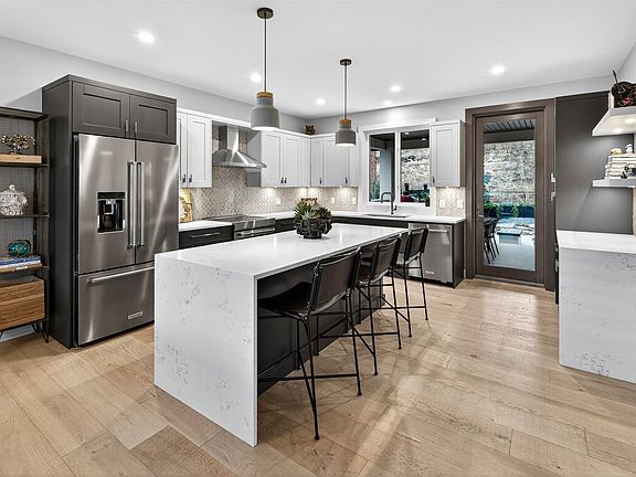 2nd image of 209 Summer Wood Dr
