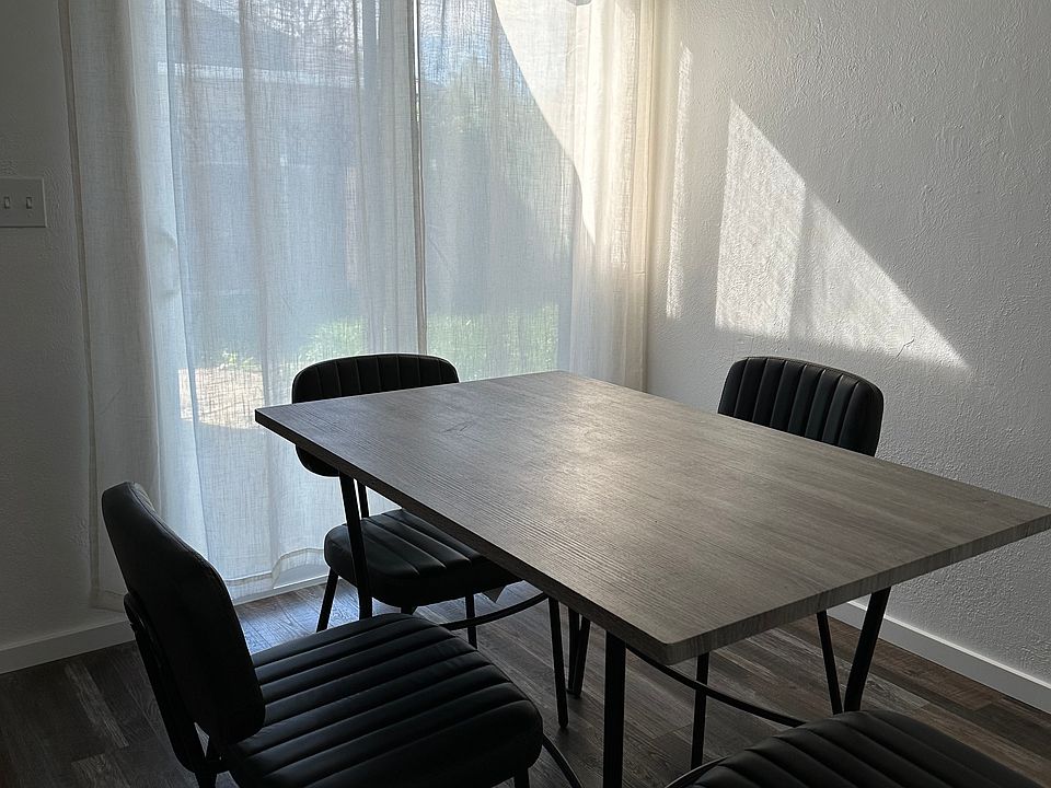 2nd image of 909 Delta Dr NE #2