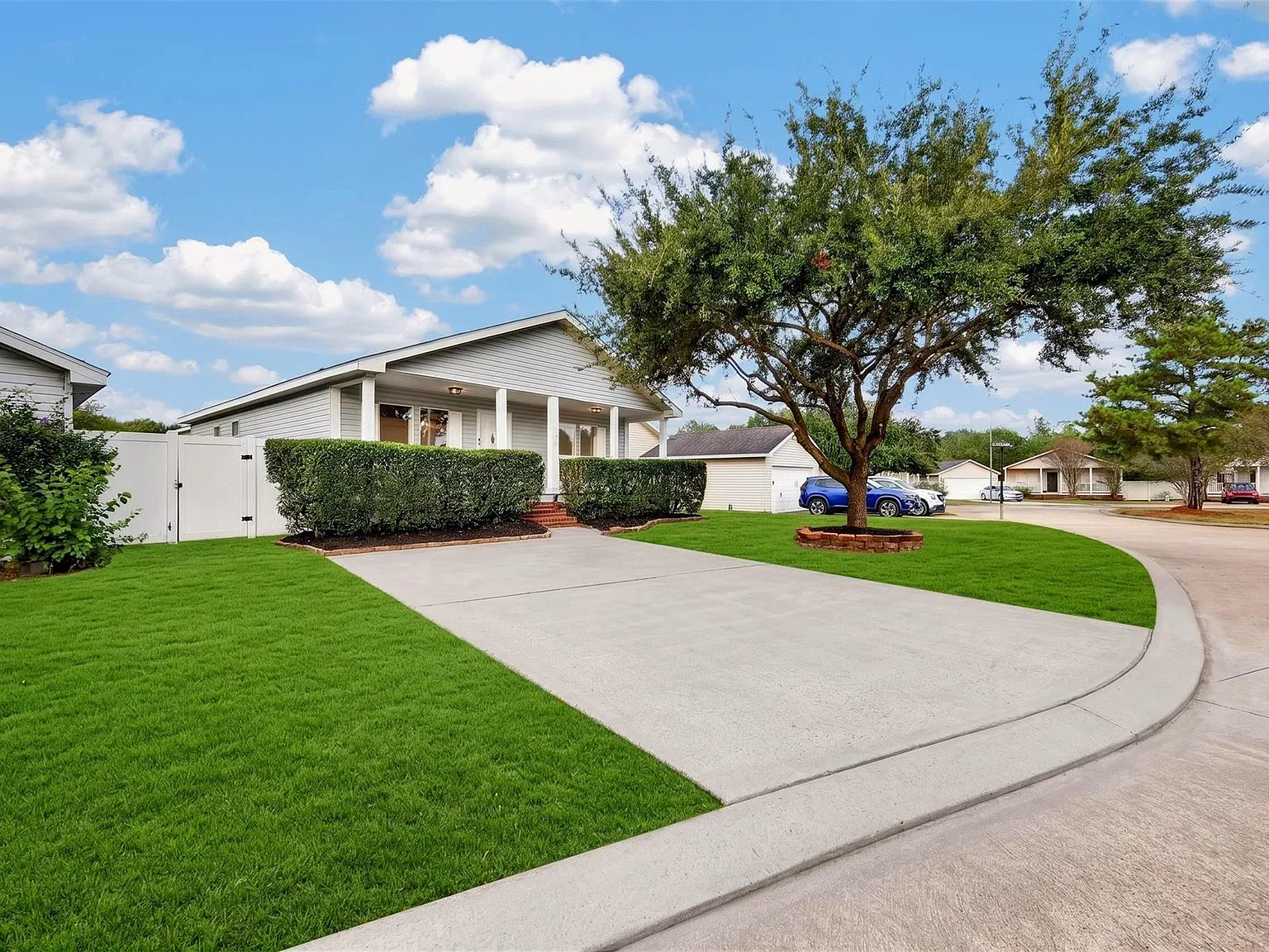 3 bed, 2.0 bath, 1290 sqft, $1,690 — Photo 4