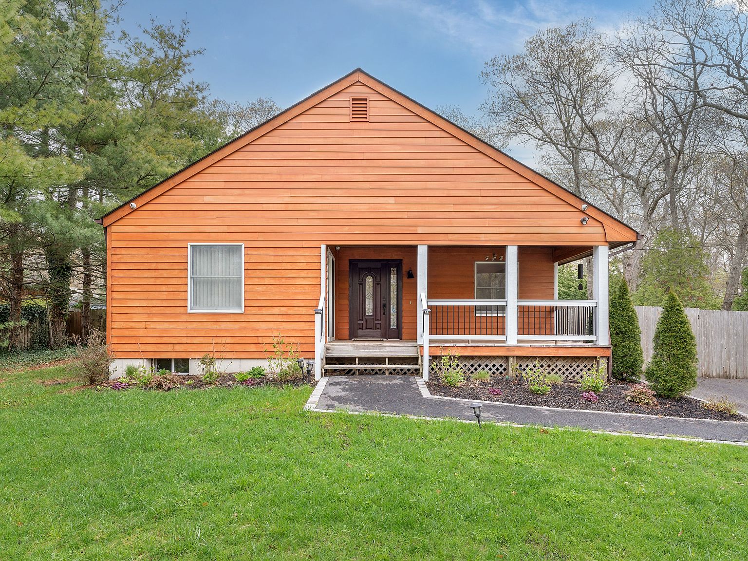 11 Oak St, Hampton Bays, NY 11946 MLS 373472 Zillow