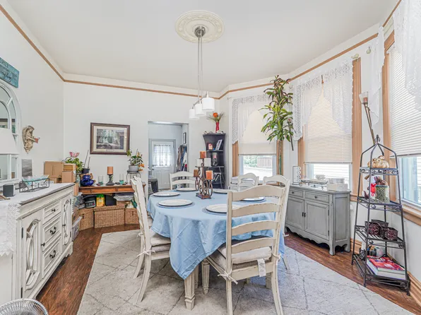 64 Chestnut Avenue image 7 of 27