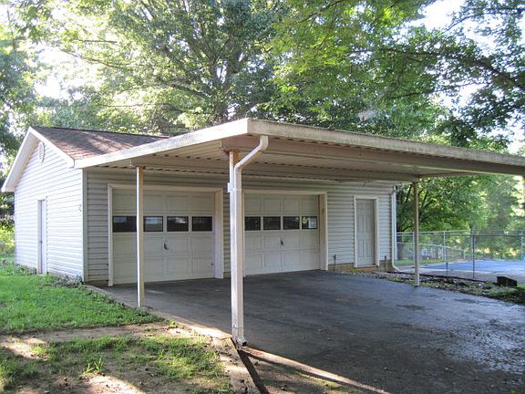 3rd image of 883 Lawsonville Ave
